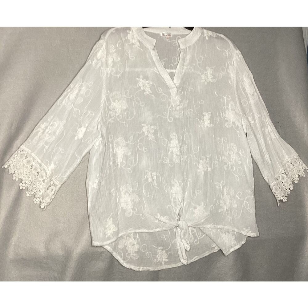 Cabana Cay Size Large White Embroidered Flowy Blouse With Bottom Tie